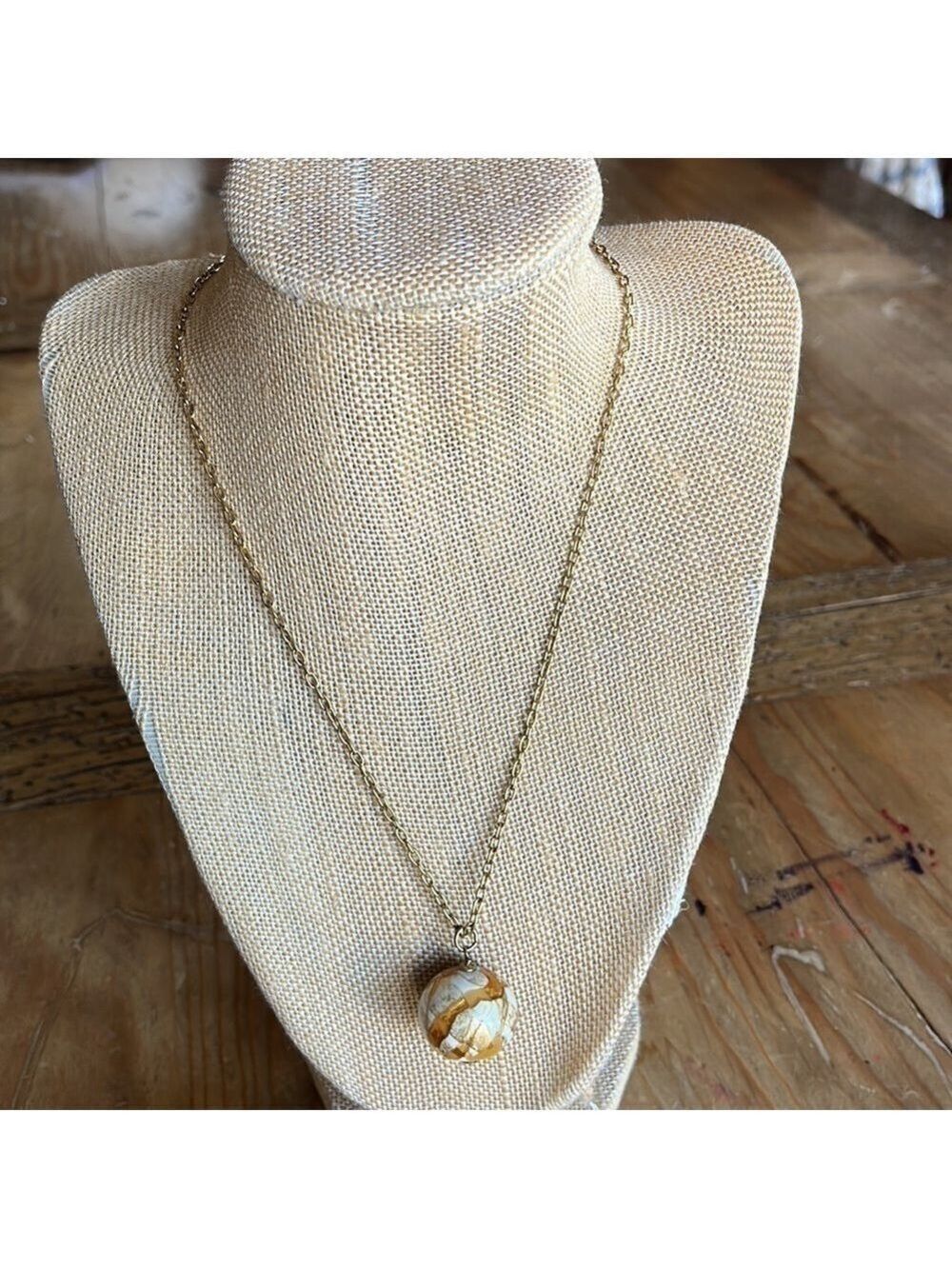 Venetiaurum Murano Glass Ball Pendant and adjustable Gold Plated Chain Necklace